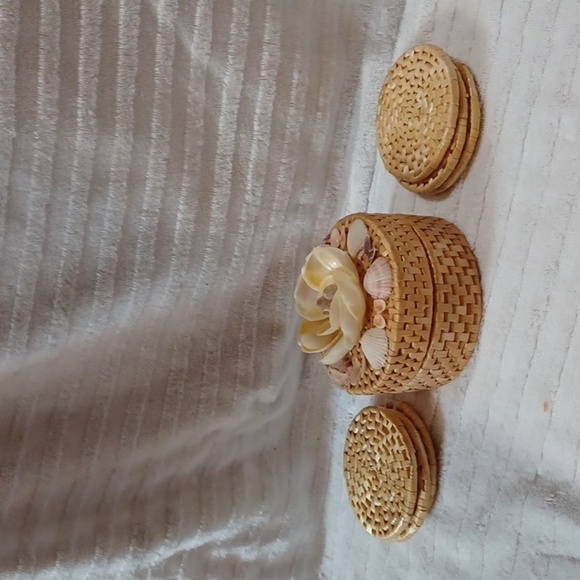 Shell  Vintage Decorated  Wicker  Coaster Set Of 6 - Picture 9 of 9